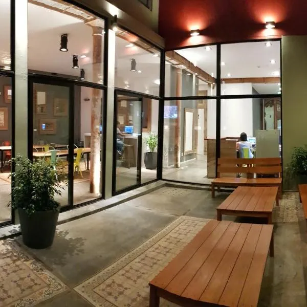 Circus Hostel & Hotel Montevideo, hotel en Montevideo