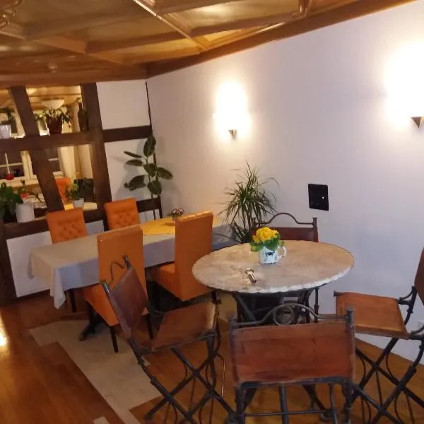 快乐旅馆,位于Uttwil的酒店