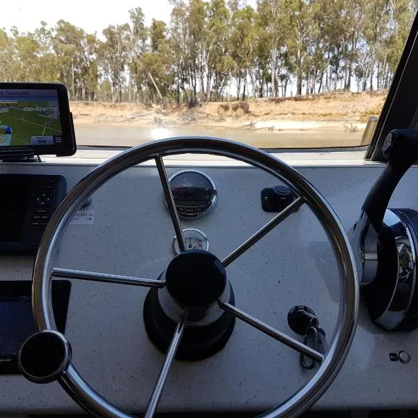 Moama on Murray Houseboats, hotel en Moama