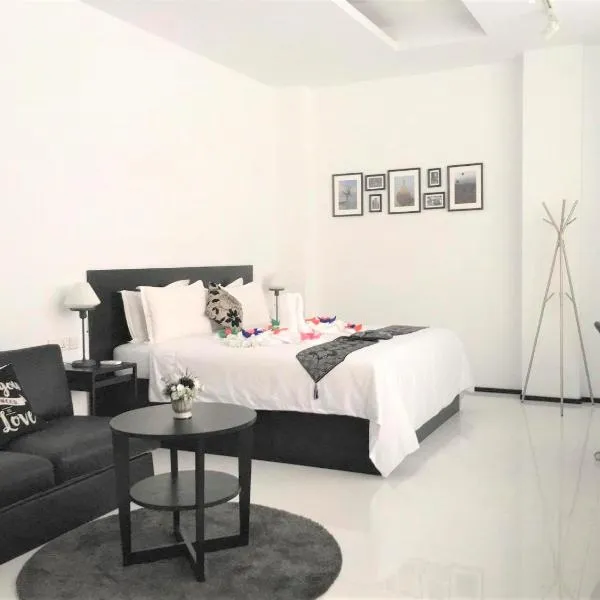 YAMA HOTEL & ROOFTOP BAR, ξενοδοχείο στη Γιανγκόν