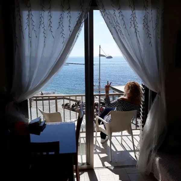 777 Beach Guesthouse, ξενοδοχείο στην Πάφο