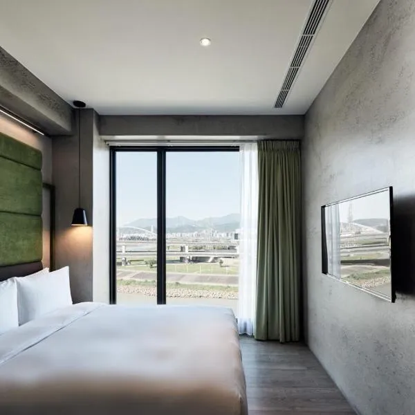 Waterfront Hotel、台北市のホテル