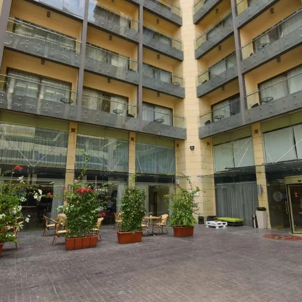 Ramada by Wyndham Downtown Beirut, hotel v destinaci Bejrút