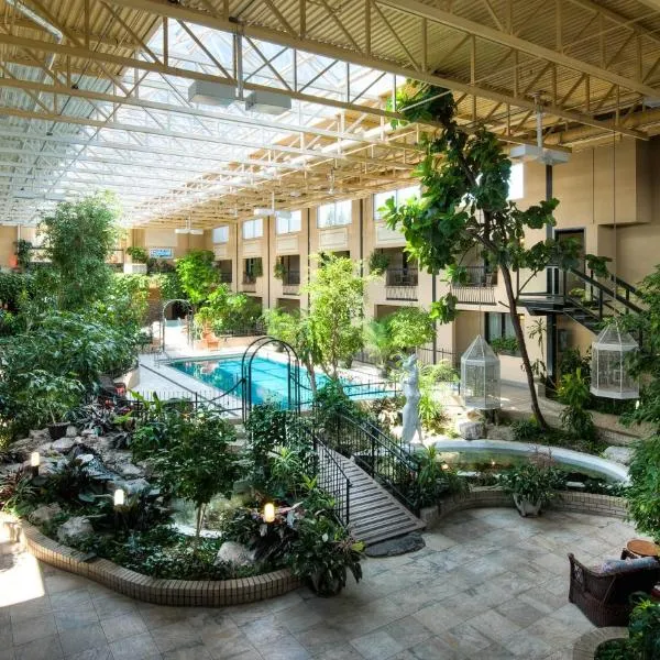 Hotel L'Oiseliere Montmagny, מלון במונמאני