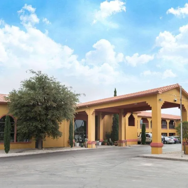 Days Inn by Wyndham Carlsbad, hotel v destinaci Carlsbad