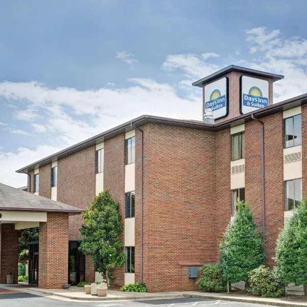 Days Inn & Suites by Wyndham Hickory, hotel v destinaci Hickory