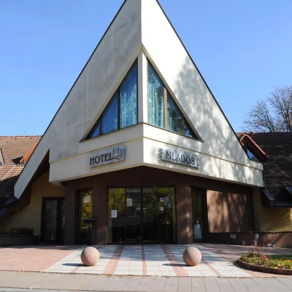 Hotel Mladosť, hotel in Lipany