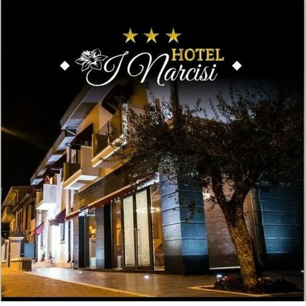 Viesnīca Hotel I Narcisi pilsētā Siniskola
