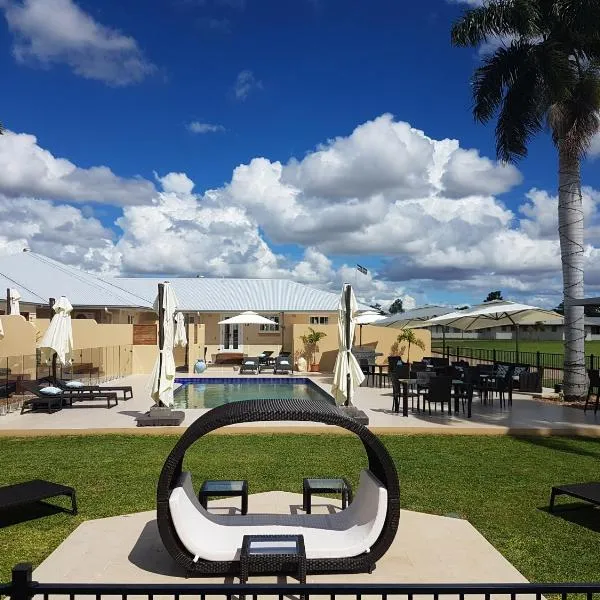 Kernow - Minimum age 18, hotel in Charters Towers