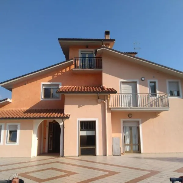 Hotel Grazia Ristorante, hotel v destinaci LʼAquila