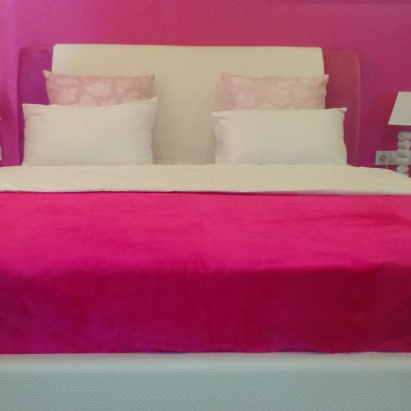 Pink Apartment near Airport