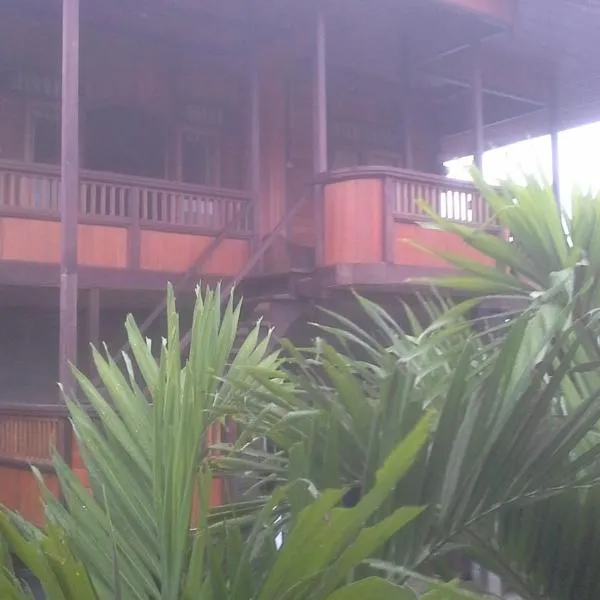 Sunset Guest House & Bar, hotel v destinaci Bunaken