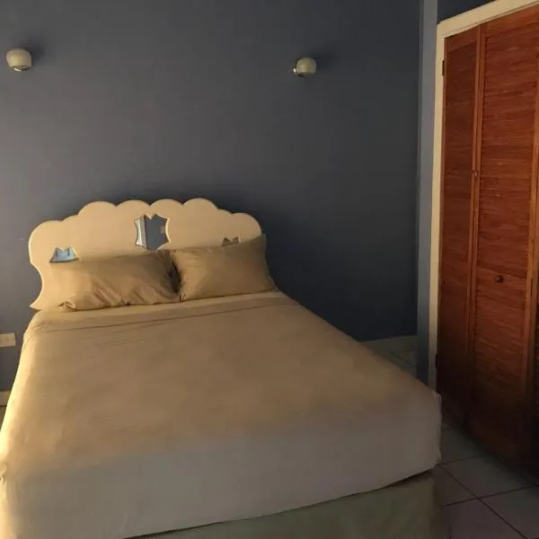 Marvey's Place, hotel in Castries