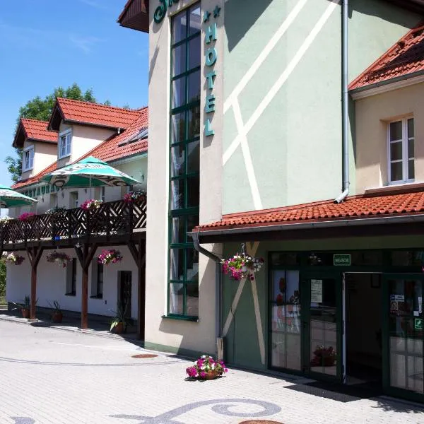 Centrum Restauracyjno-Hotelowe Florres, khách sạn ở Pawłowiczki