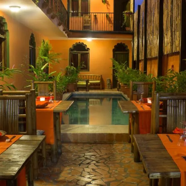Boutique Hotel Maharaja, hotel in Granada