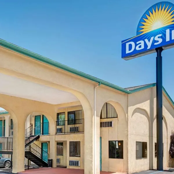Days Inn by Wyndham Espanola, hotel v destinaci Espanola