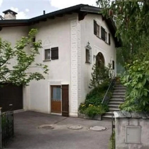 Studio in Chasa Quirin, hotel in Zernez