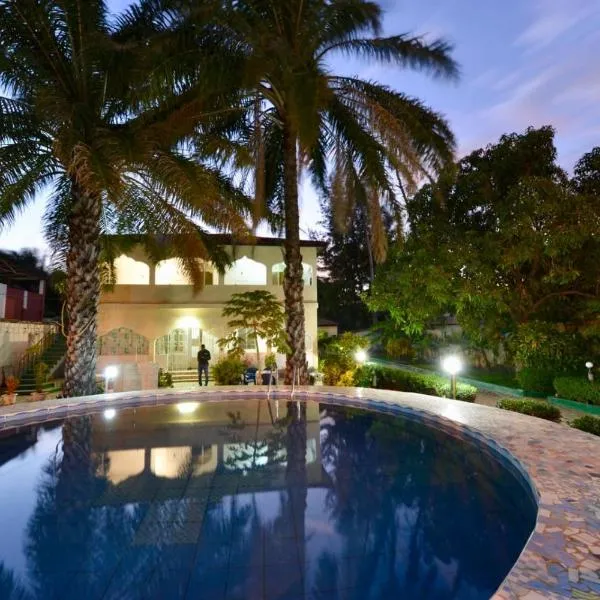 One World Village Guesthouse, hotel v destinaci Bakau