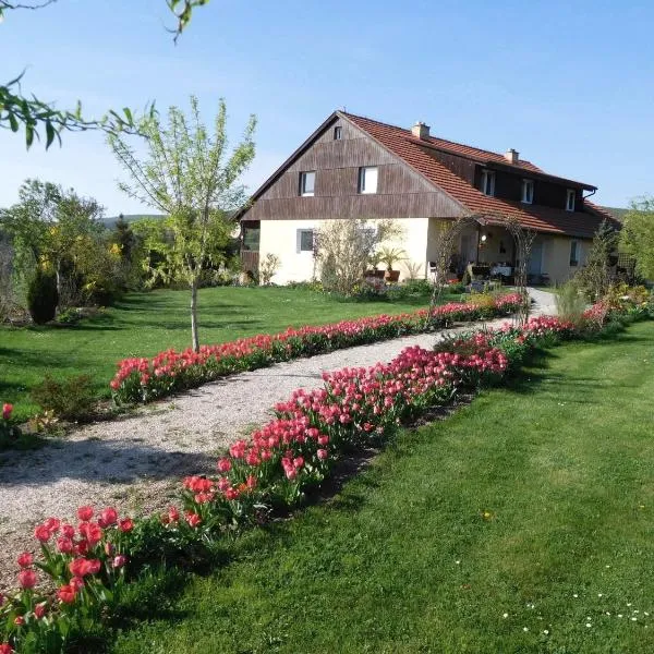 Apartment Boroví, hotell Karlštejnis