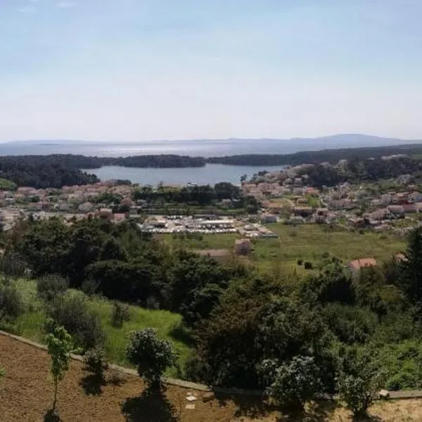 Panoramic view studio, hotelli kohteessa Rab