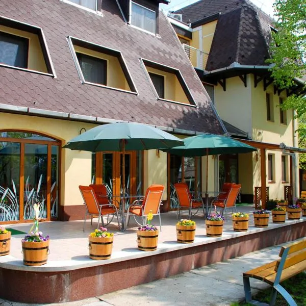 Hotel Flóra**, hotel sa Orosháza