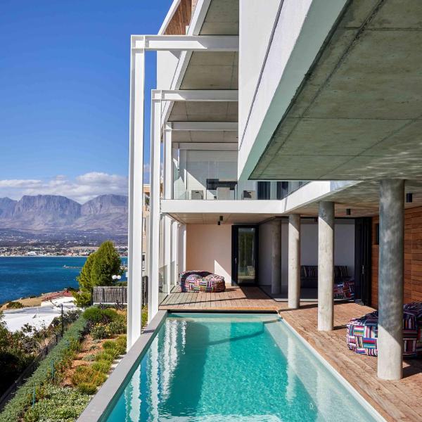 22 Protea for Luxury Living, 6 bedroom sleeps 12