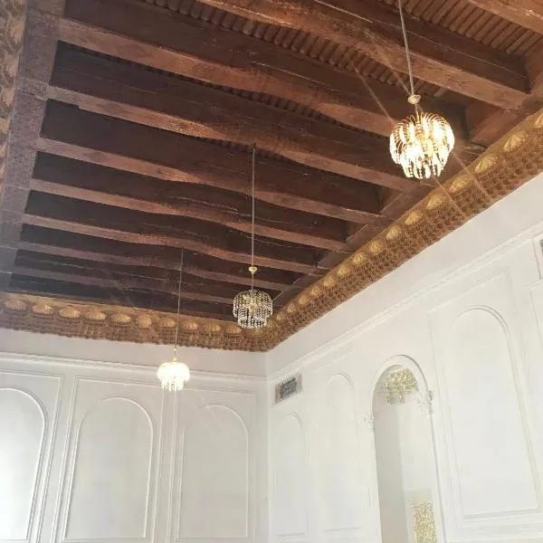 Diyor Guest house, hotel em Bucara