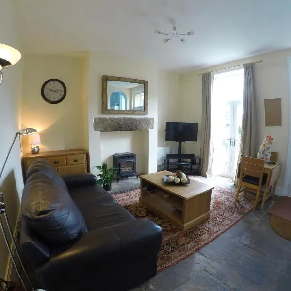 Twenty Seven Steps、ヘブデン・ブリッジのホテル