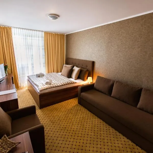 Hotel Merkur, hotel v destinaci Kaluža