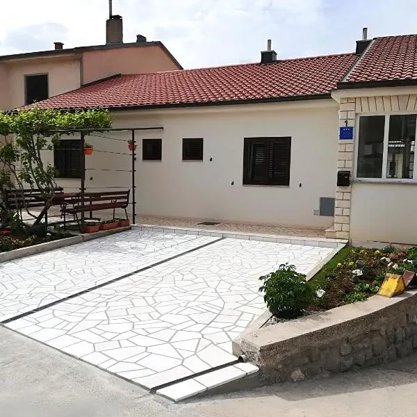 Apartment and Rooms Markovic, ξενοδοχείο σε Senj