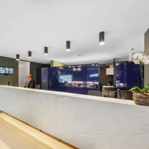 Belconnen Way Hotel & Serviced Apartments, hotel in Canberra