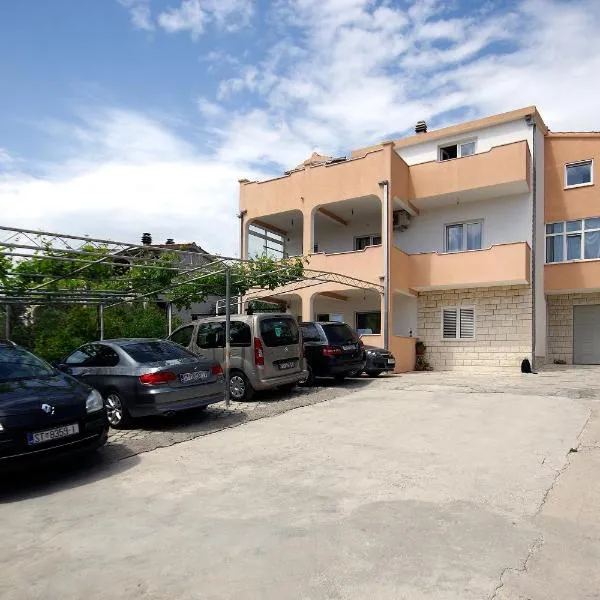 Apartment Ivan, ξενοδοχείο σε Kaštel Sućurac