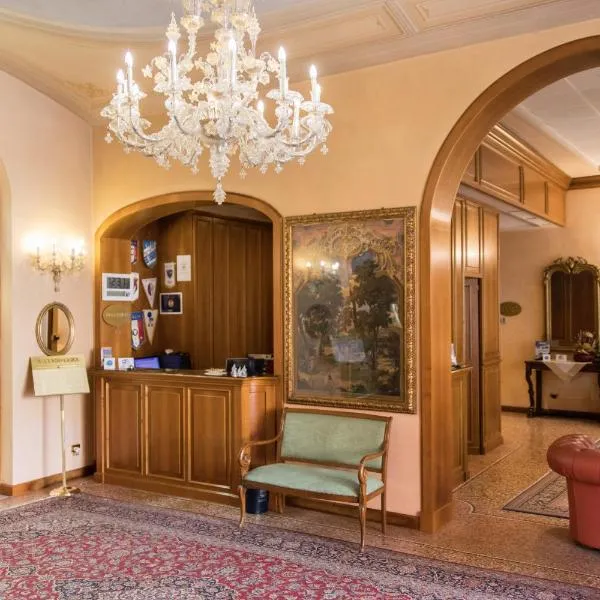 Phi Hotel Dei Medaglioni, ξενοδοχείο σε Correggio