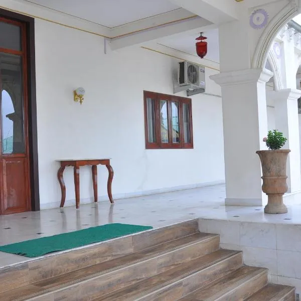 Hotel SunShine Palace, hotel di Chotila