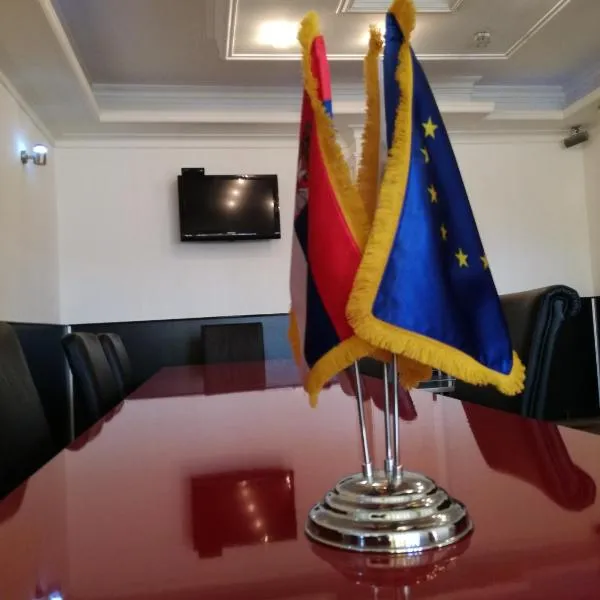 Tri šešira Ljubovija, ξενοδοχείο σε Ljubovija