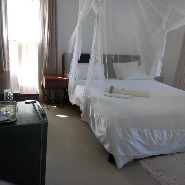 Kuku Royal Lodge, hotel v Ndoli