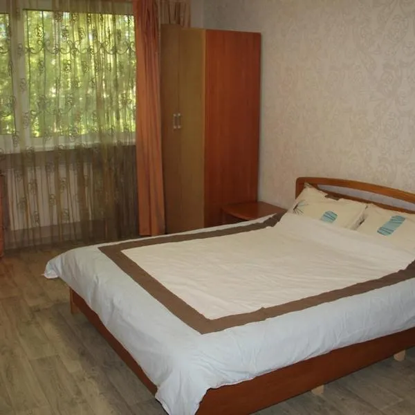 Современная 1-комнатная квартира, hotel em Kharkov