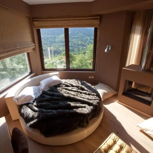 Forest Suites Boutique Hotel: Méga Khoríon şehrinde bir otel