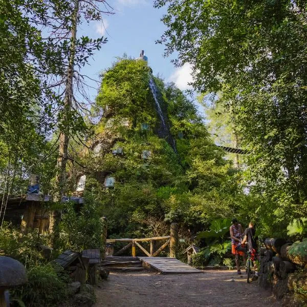 Huilo Huilo Montaña Mágica, hótel í Huilo Huilo