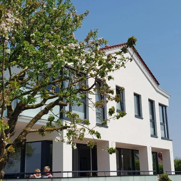 Haus Achtern Diek in erster Reihe am Meer, hotel in Fehmarn