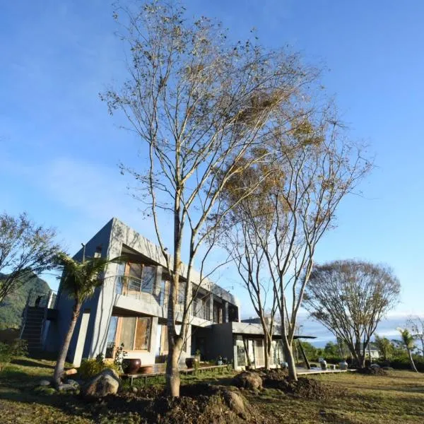 Stone Party, hotel in Donghe