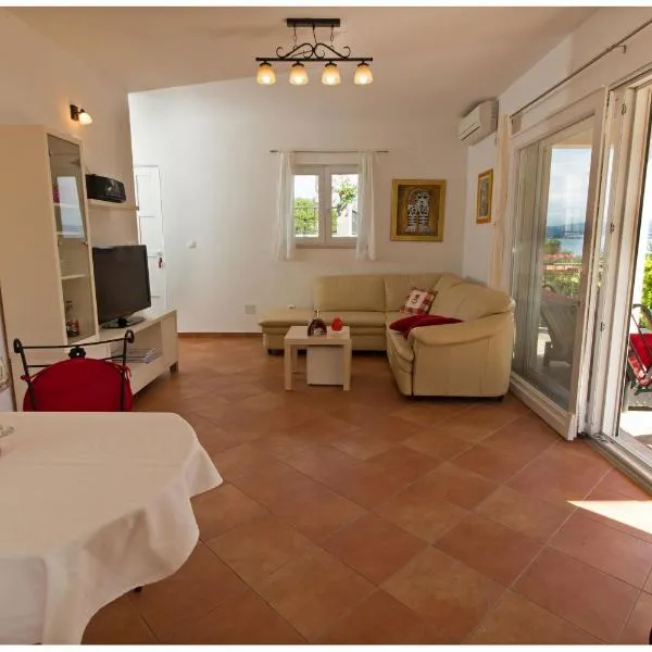 Apartments FRAGOLINA, хотел в Donje Selo na Šolti