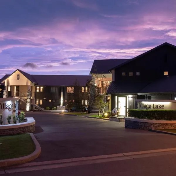 Village Lake Luxury Apartments、ハンマー・スプリングスのホテル