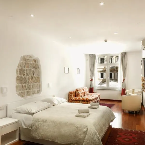 Old Square Studio Apartment, hotel ve Splitu