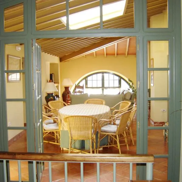 Casa Tinoco Casa Rural Categoria Superior, hotel in Fuenteheridos