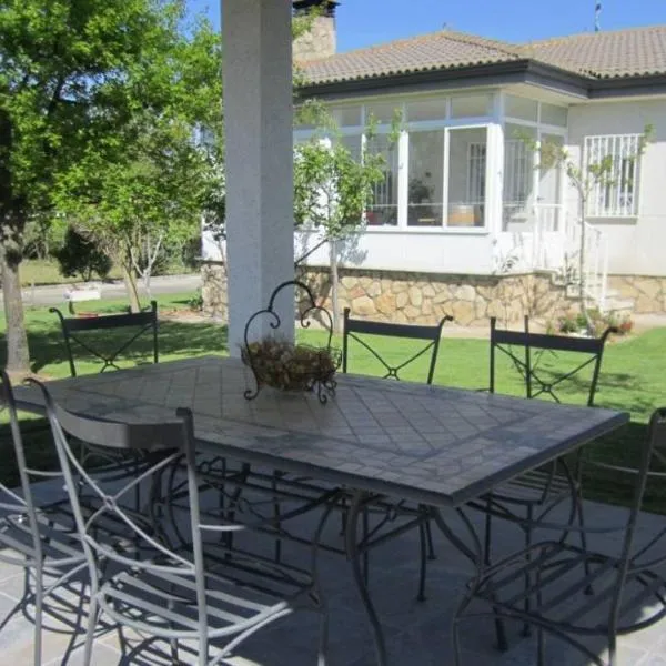 Tres Hermanos CON PISCINA PRIVADA, hotel di Pelabravo