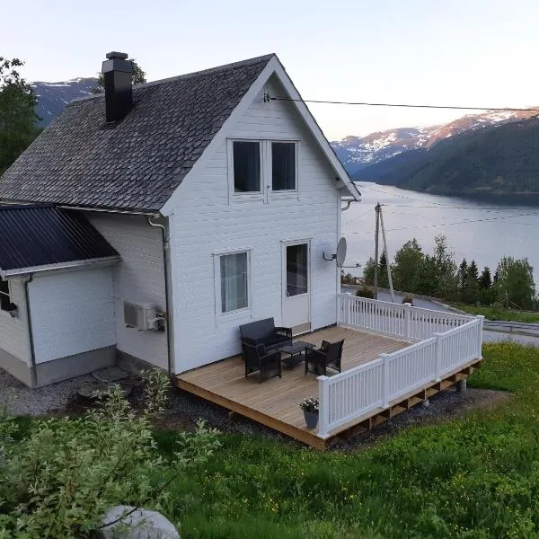 Haukedalen Feriehus, hotel in Viksdalen