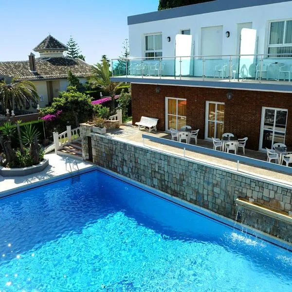 Hotel Complejo Los Rosales, ξενοδοχείο στο Τορρεμολίνος