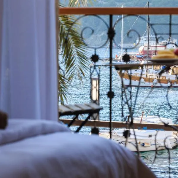 Seafront rooms Koluna, hotel u Komiži