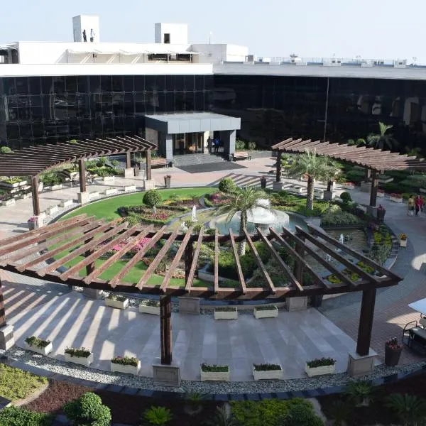 Defence Raya Golf & Country Club, hotel di Lahore